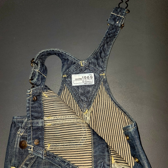 NWOT (0-3 mos) GAP Distressed Overalls - Picture 13 of 13